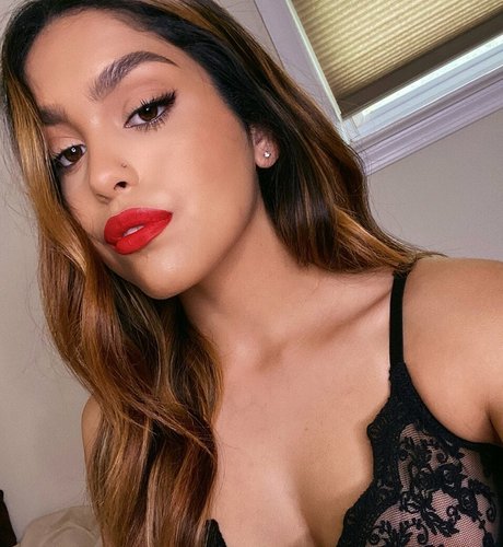 Henna Sharee model nudes picture