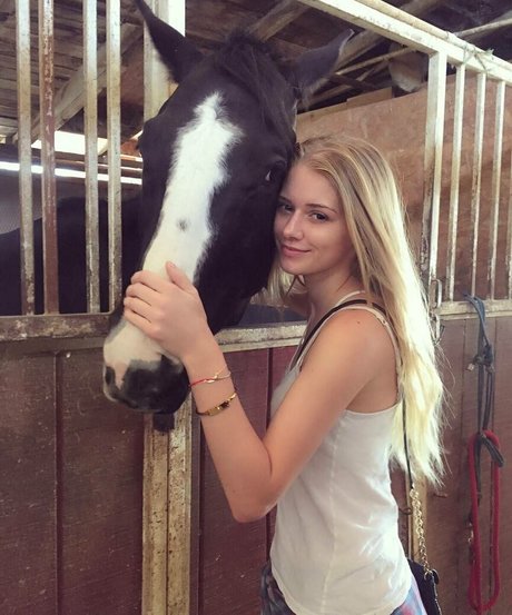 Alena Savostikova model best images