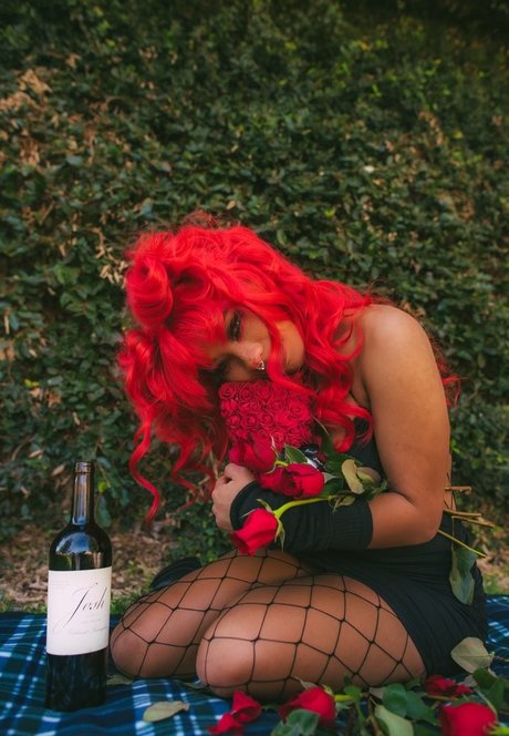 kieraplease model photo