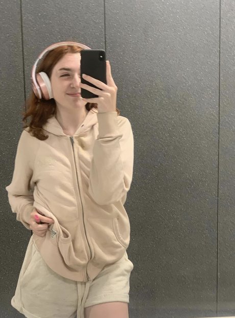 Cassbby nudes star pictures