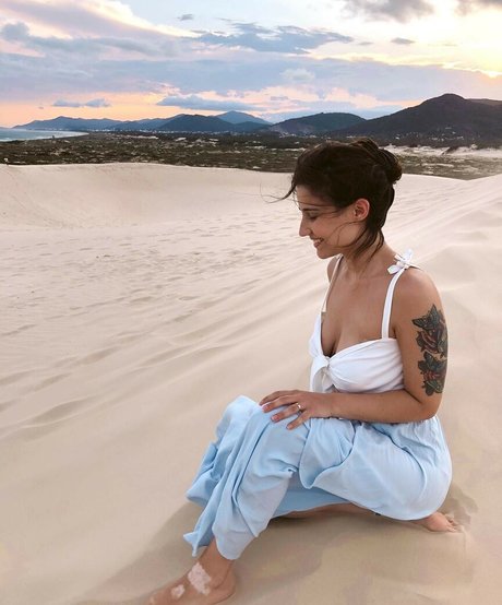 Ana Gutierrez star perfect image