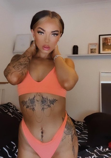 April Downes hd actress img