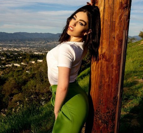 Elizabeth Rudy star nude archive