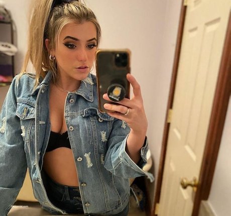 Sweeettails nude pornstar archive