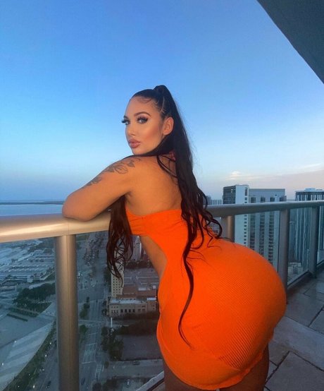 Taytatted art pornstar photo