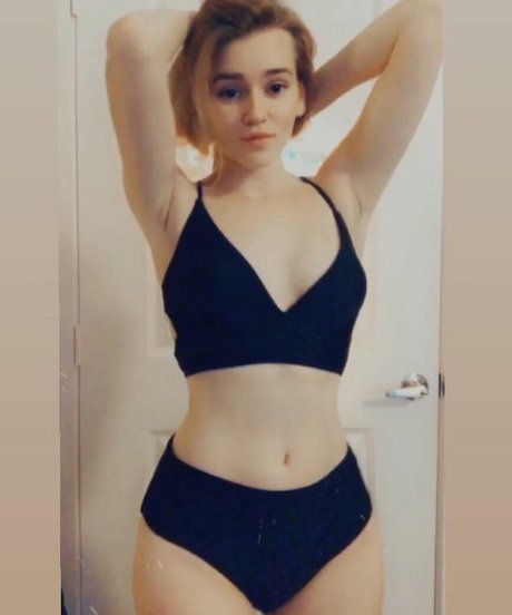 Cat Bogausch hd actress pic