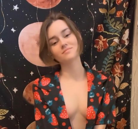 Cat Bogausch nudes model pic