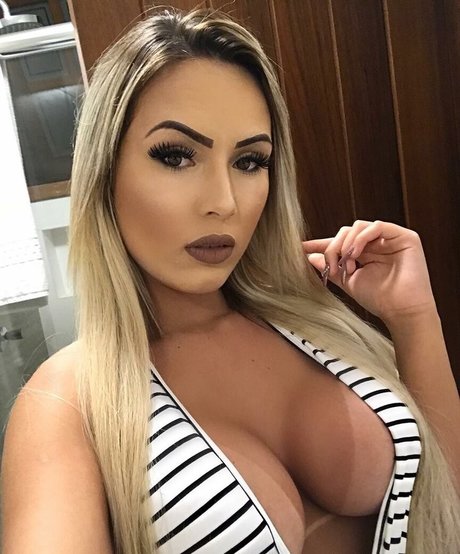 Isabella Pinheiro nice model image