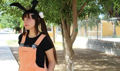 Hato Joestar hot actress image