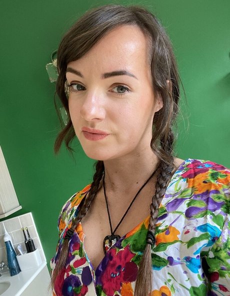 MOBrookes pretty actress image