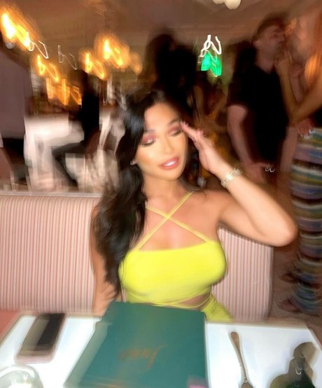 Jaslyn Lee model adult img