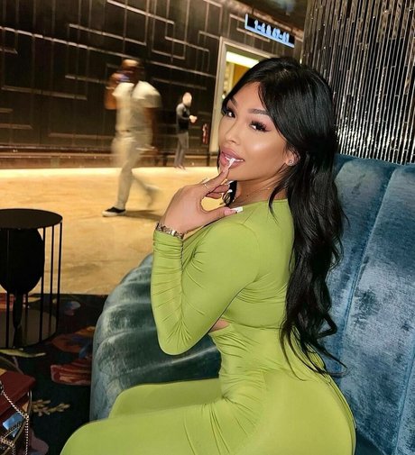 Jaslyn Lee model beautiful pics