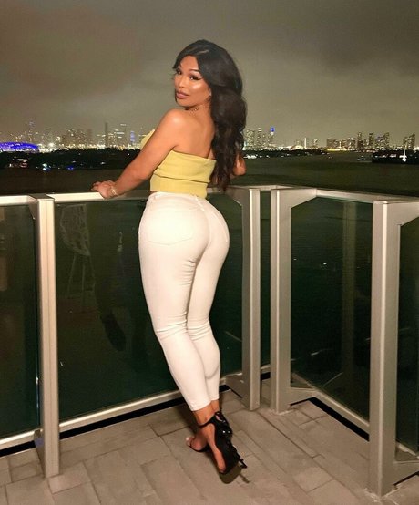 Jaslyn Lee porn model image