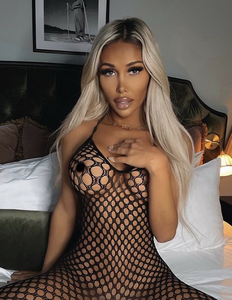 Carolinenitter model nudes photos