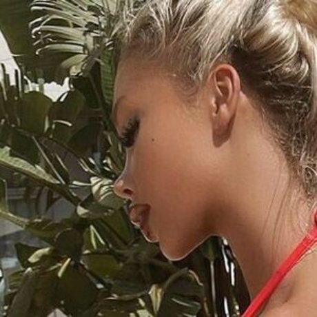 Carolinenitter model exclusive photo