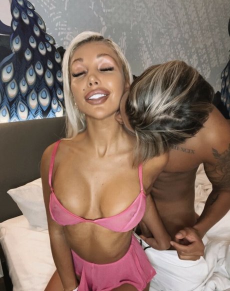 Carolinenitter pretty actress pics