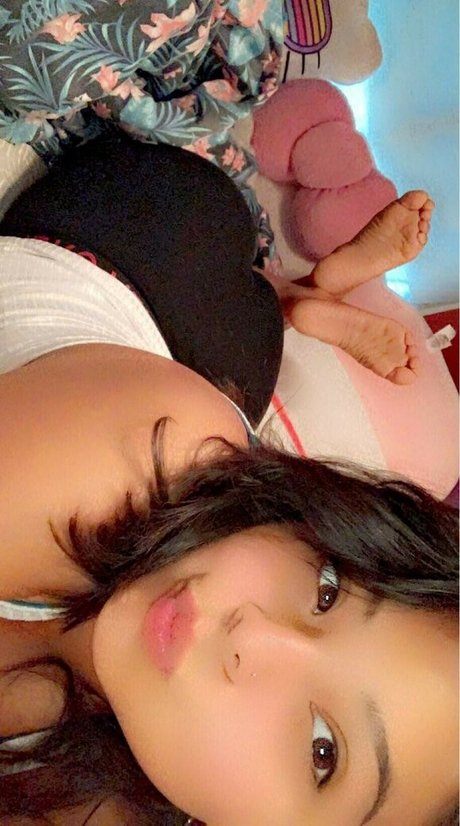 Hellovivifeet model art photos