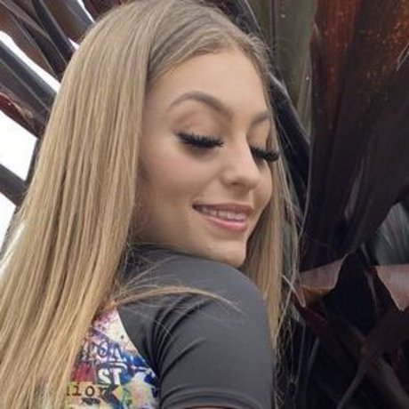 Hazeldreamvip star adult gallery