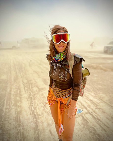 Maria Elisa Camargo erotic actress img