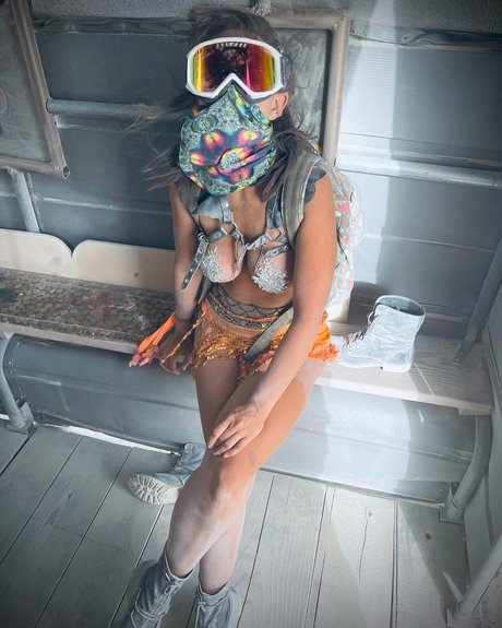 Maria Elisa Camargo star best image