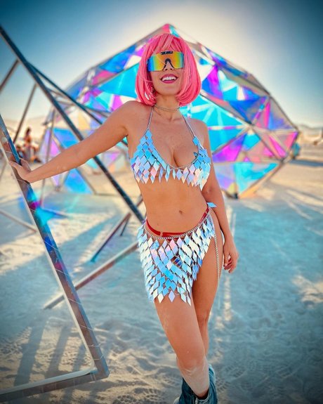 Maria Elisa Camargo model high quality img