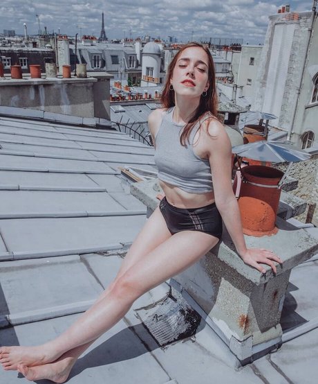 Lou Howard model hd image