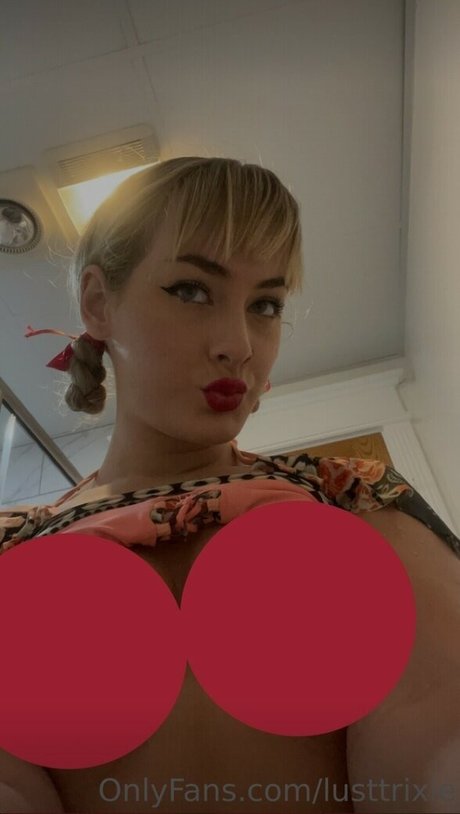 Lusttrixie model sexy photo