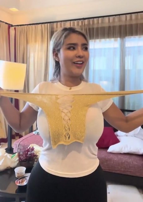 Noey Vanisa pornstar erotic image