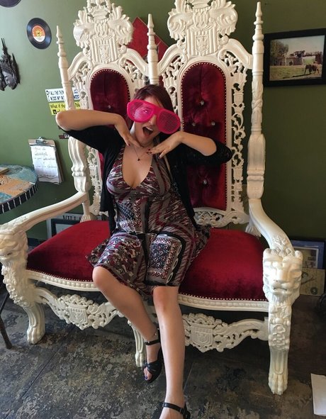 NixiePixel pretty actress image