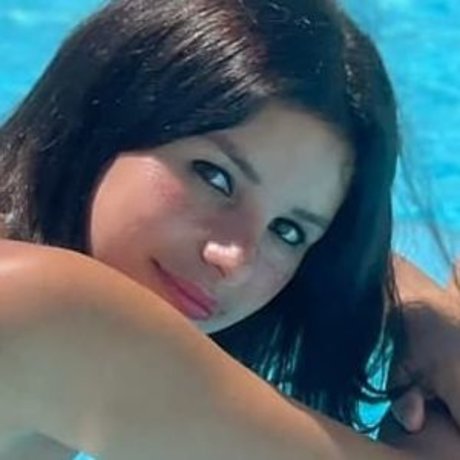 Laura Ghon hot star photos