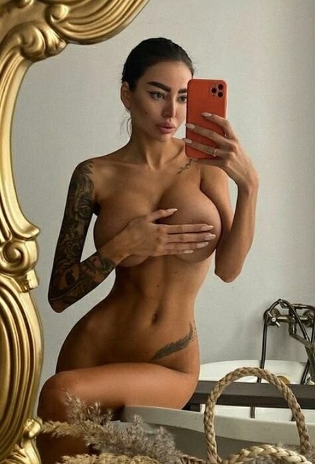 Alena Omovich sex model archive