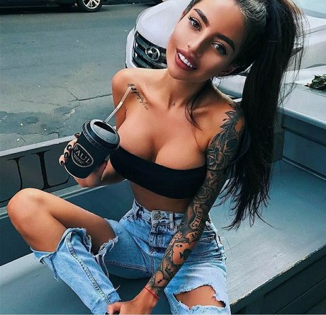 tallgirl onlyfans exclusive photos