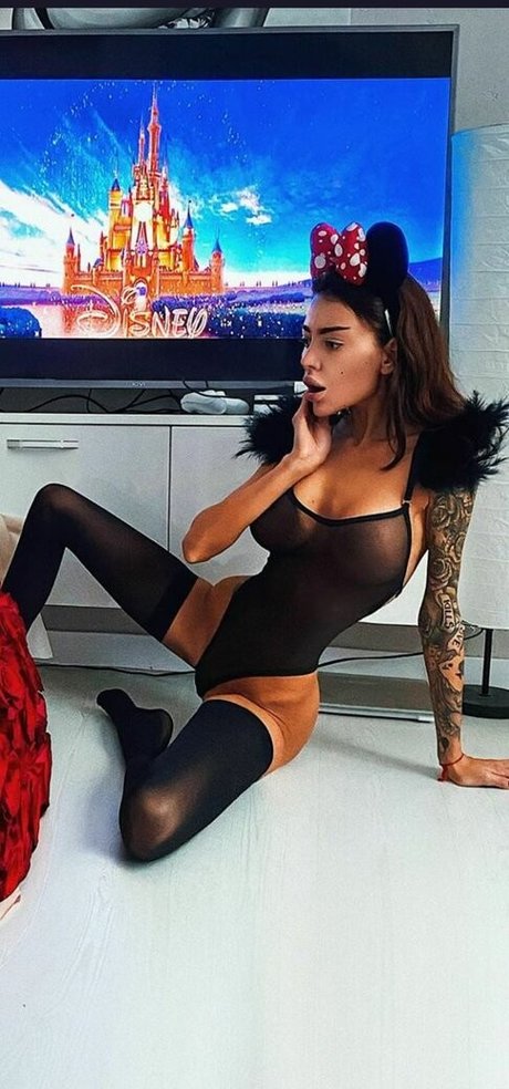 Alena Omovich top model gallery