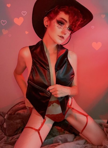 M Blackburn nudes star photo