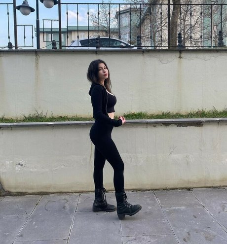 Cansu Cakal pretty actress pics