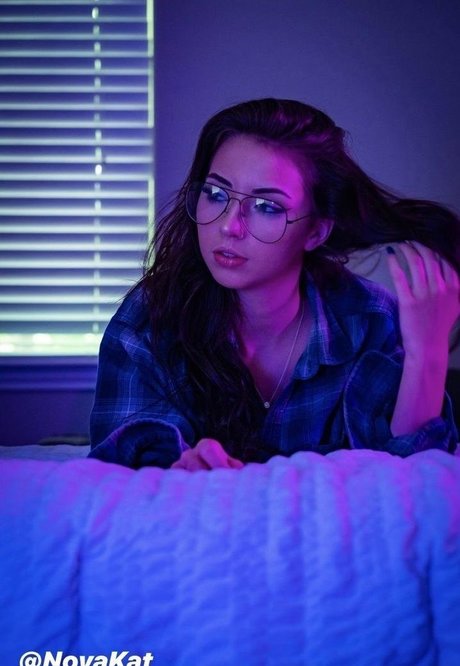 novakat nude actress pic