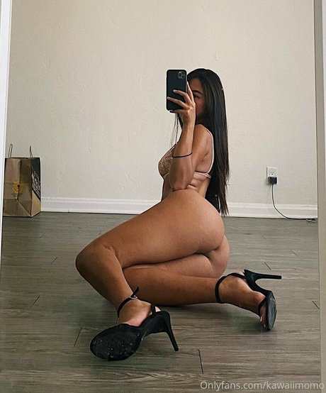 Kawaiimomo nudes model galleries