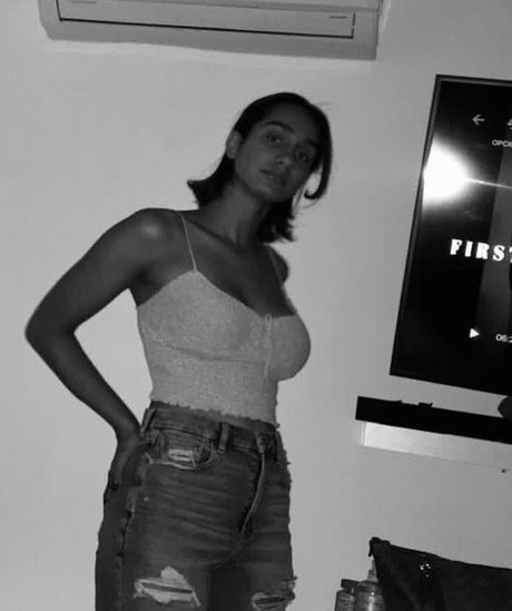 Santaread erotic actress picture