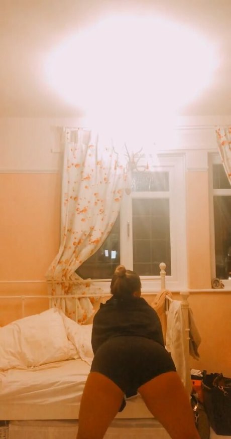 Kate Isobel Daisy star art image