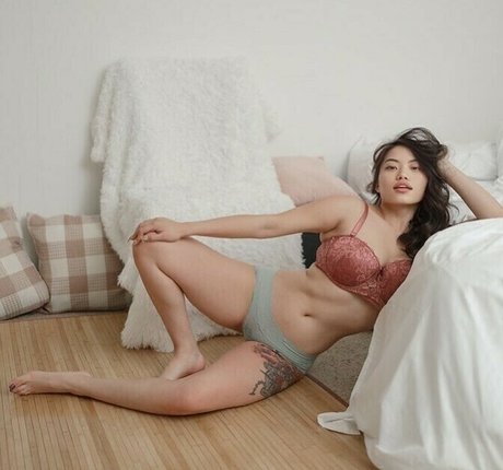 Hmong Julie Vue free model pics