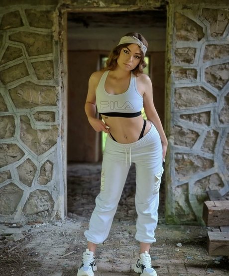 only dew model nude image