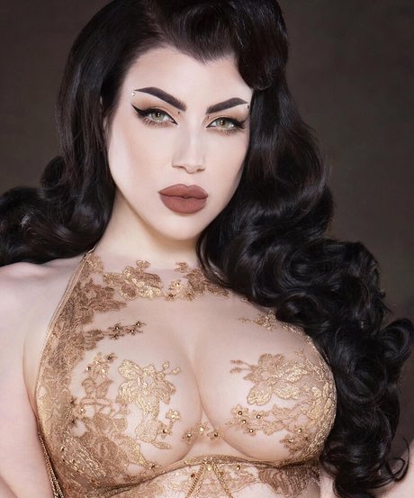 Threnody In Velvet free pornstar pic