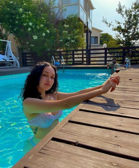 Emily Cos beautiful pornstar gallery