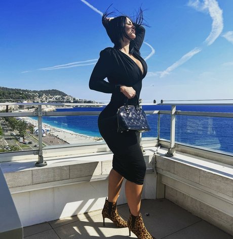 nadine djelassi pornographic model photos