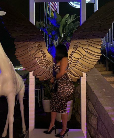 nadine djelassi model nice img