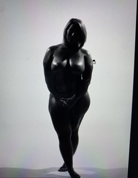 Withstand hot actress pictures