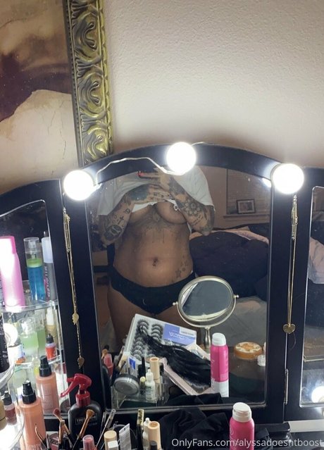 Alyssadoesntboost adult star image