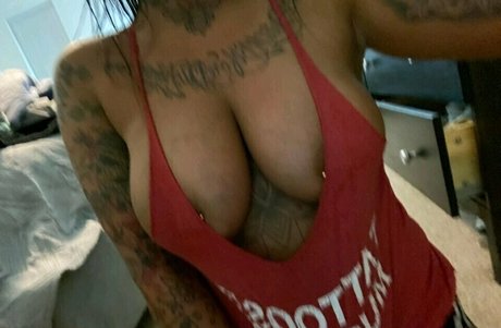 Alyssadoesntboost model art pic