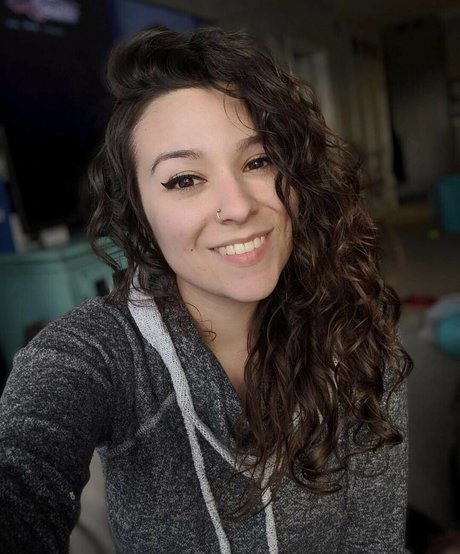 LadyDevann star pretty pictures