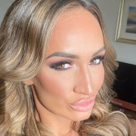 Hayley Vernon art model photo